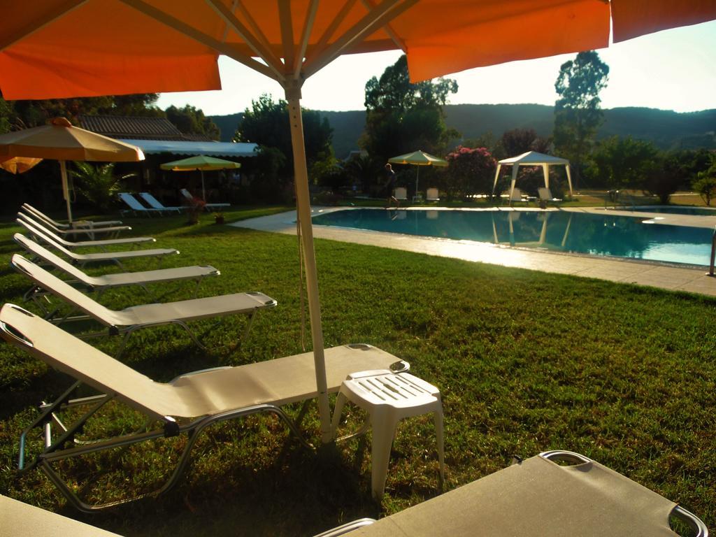 Tellis Holiday Rooms Moraḯtika Esterno foto