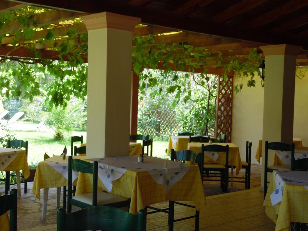 Tellis Holiday Rooms Moraḯtika Esterno foto