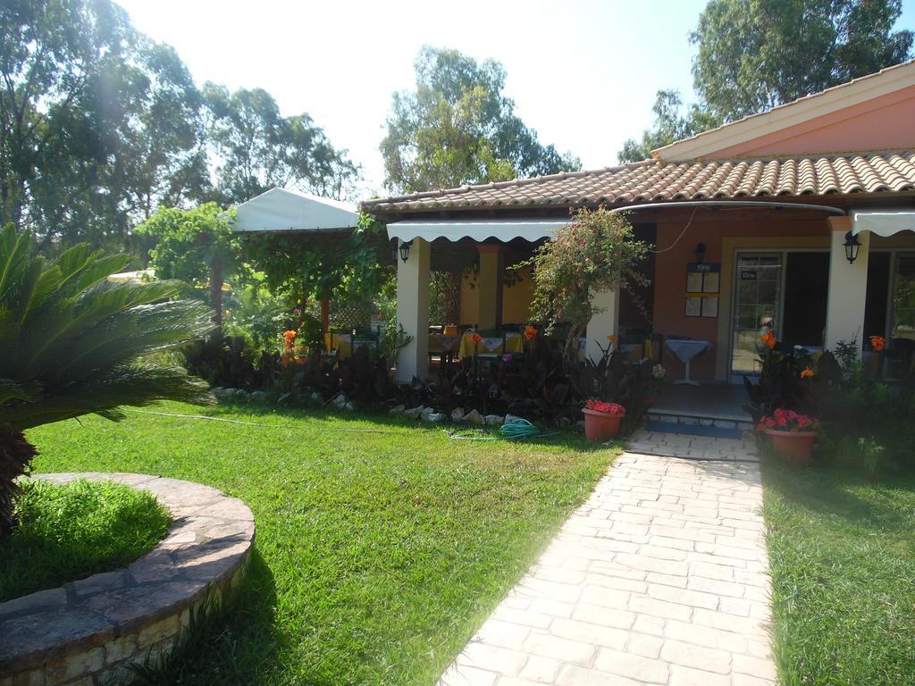 Tellis Holiday Rooms Moraḯtika Esterno foto