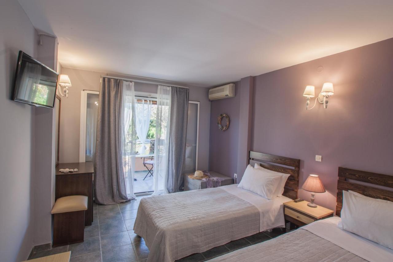 Tellis Holiday Rooms Moraḯtika Esterno foto