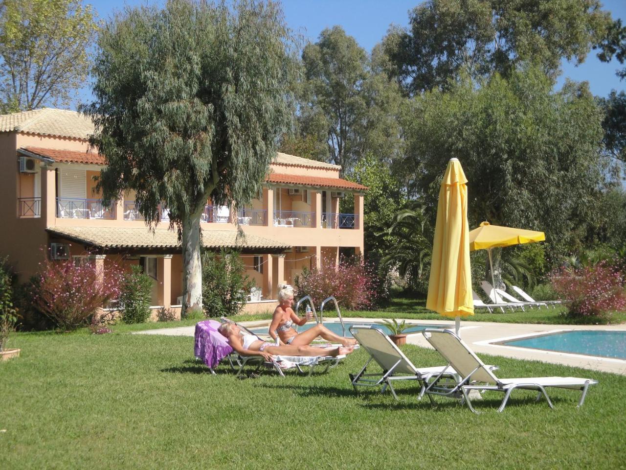 Tellis Holiday Rooms Moraḯtika Esterno foto