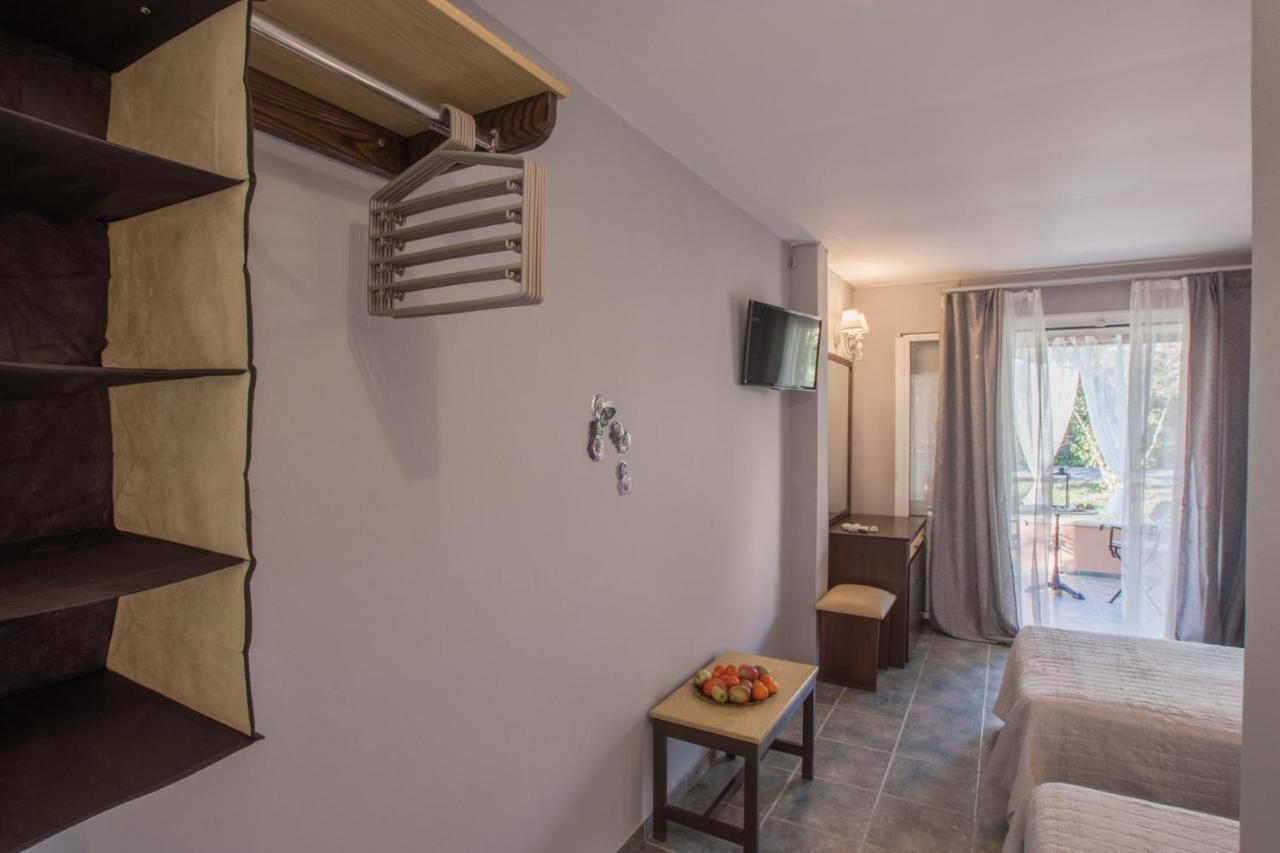 Tellis Holiday Rooms Moraḯtika Esterno foto
