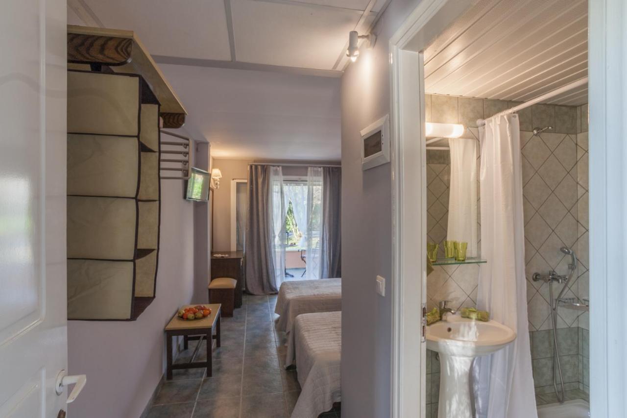 Tellis Holiday Rooms Moraḯtika Esterno foto