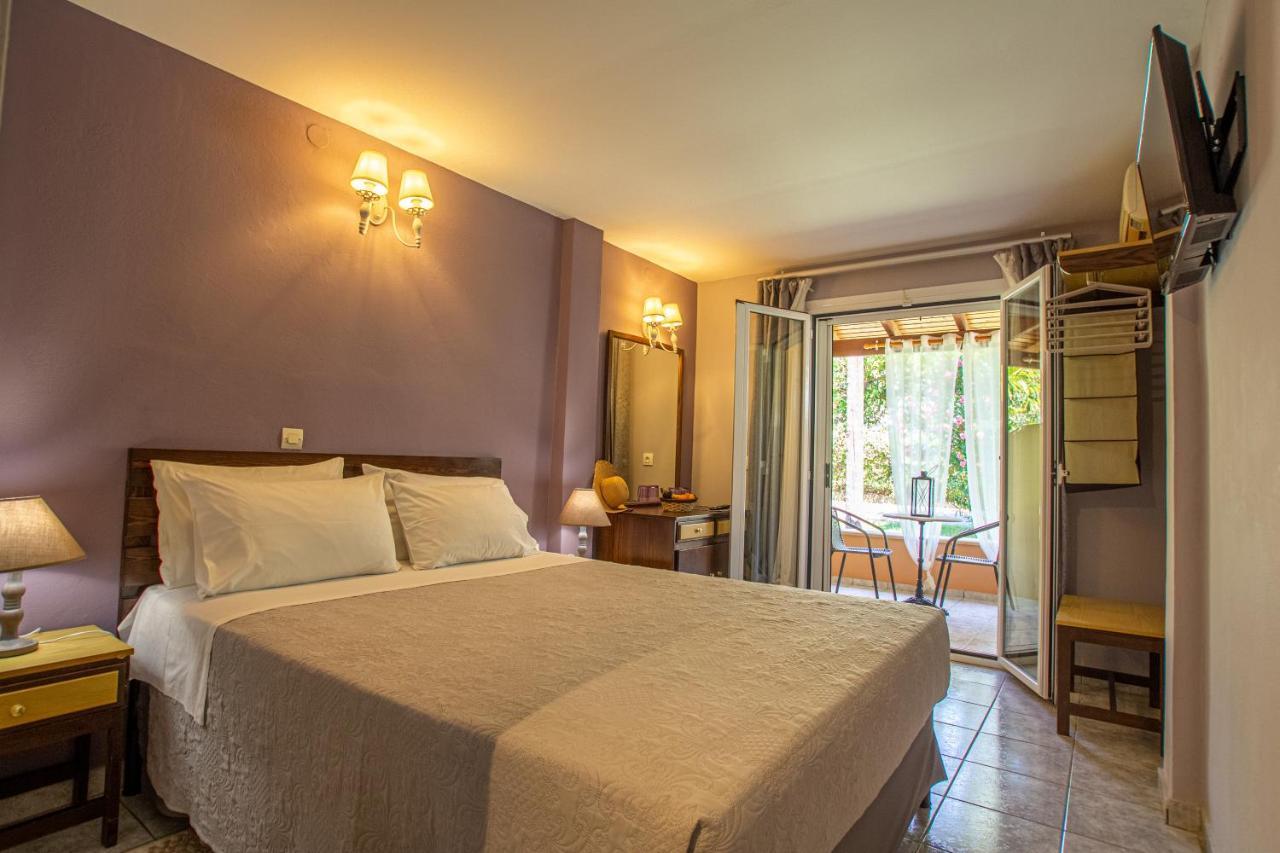 Tellis Holiday Rooms Moraḯtika Esterno foto